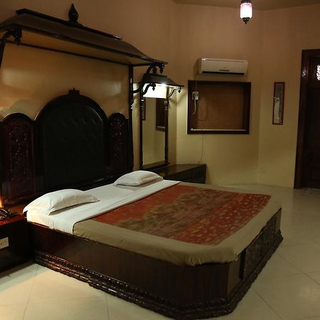 Hotel Siddhartha Palace Ahmedabad Exterior photo