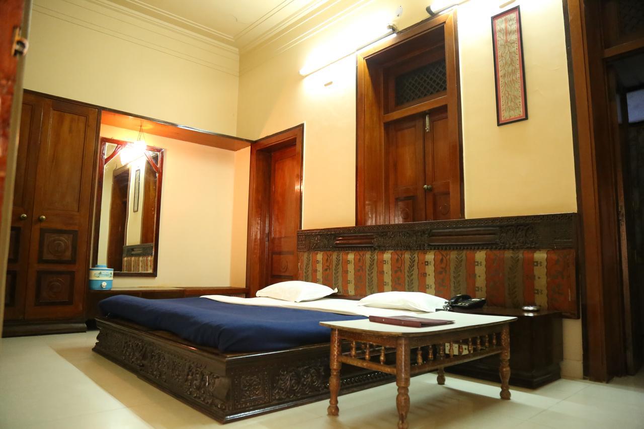 Hotel Siddhartha Palace Ahmedabad Exterior photo